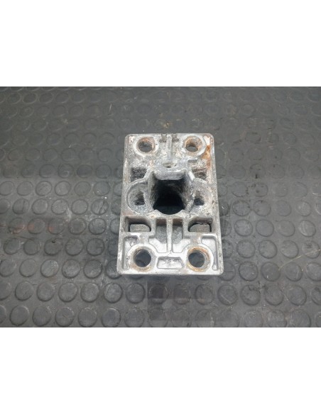 [106657] SOPORTE GUARDABARRO - RENAULT SERIE T (01/2013 - ...)