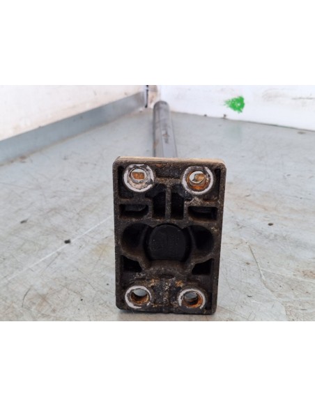 [101704] SOPORTE GUARDABARRO TRASERO - VOLVO FH 12 2002 - (01/2002 - 01/2006)