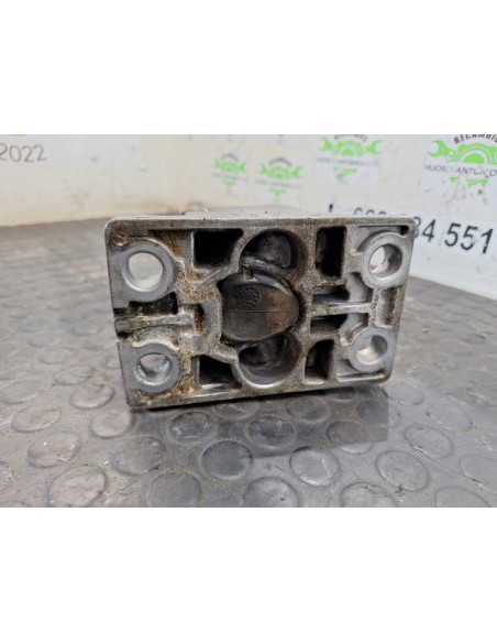 [105836] SOPORTE GUARDABARRO TRASERO - RENAULT SERIE T (01/2013 - ...)