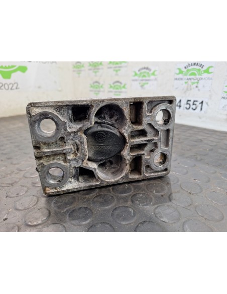 [105835] SOPORTE GUARDABARRO TRASERO - RENAULT SERIE T (01/2013 - ...)
