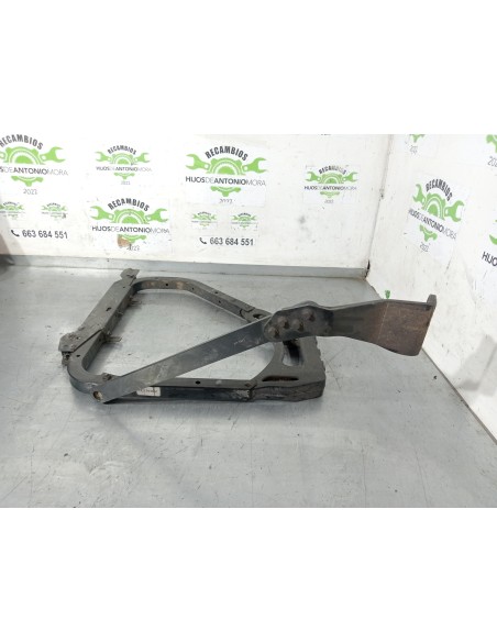 [105824] SOPORTE GUARDABARROS TRASERO IZQUIERDO - RENAULT SERIE T (01/2013 - ...)