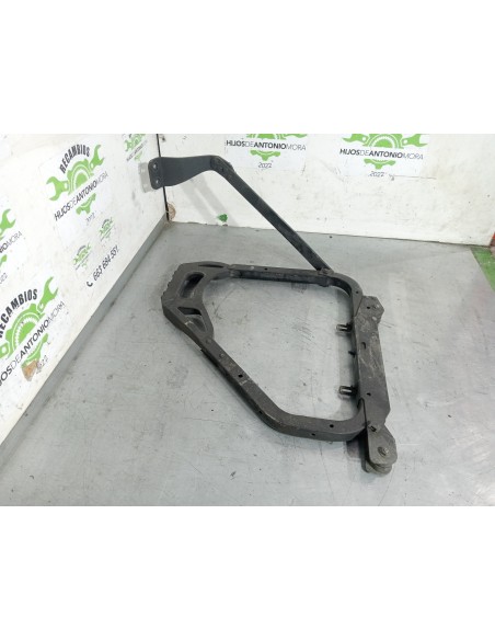 [105824] SOPORTE GUARDABARROS TRASERO IZQUIERDO - RENAULT SERIE T (01/2013 - ...)