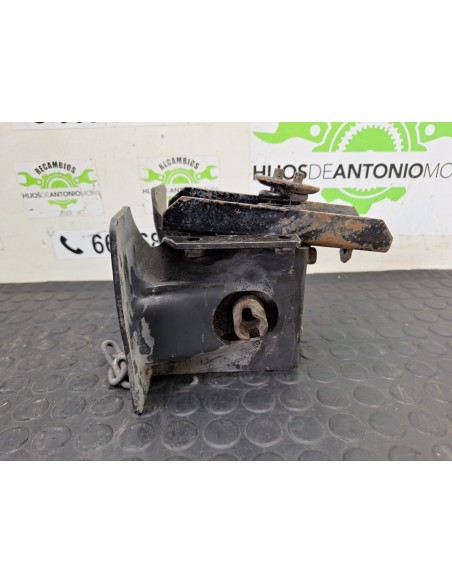 [102427] SOPORTE RUEDA REPUESTO - NISSAN CABSTAR -09.06 (01/2006 - 12/2013)