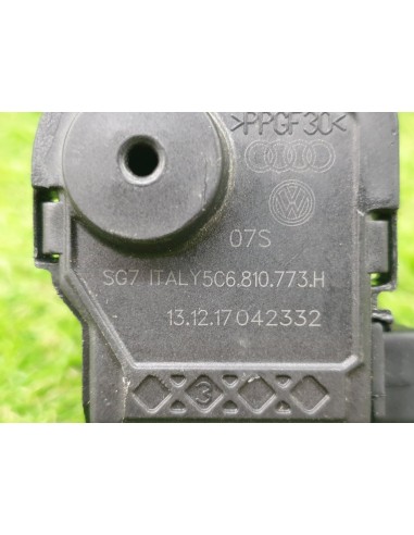 [95757] TAPA  - VOLKSWAGEN GOLF VII LIM....