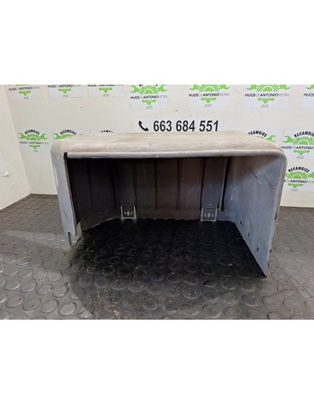 [103413] TAPA BATERIA - MERCEDES MB 100 D CAJA CERRADA / COMBI (01/1987 - 01/1995)