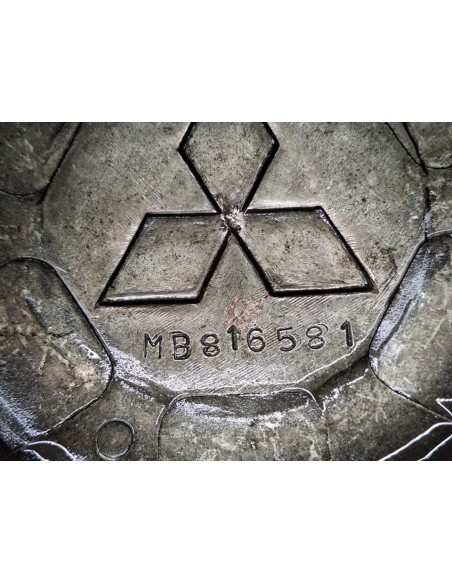 [99900] TAPACUBOS - MITSUBISHI MONTERO (L040)