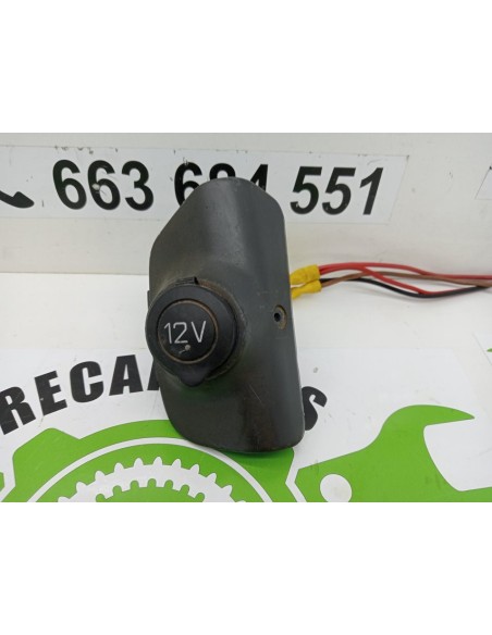 [97445] TOMA 12 VOLT - IVECO STRALIS (AS) (01/2012 - 01/2019)