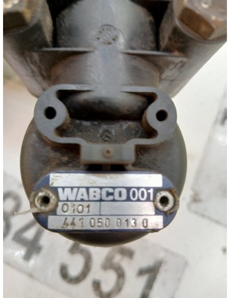 [91869] VALVULA NIVELADORA SUSPENSION DELANTERA DERECHA - RENAULT HR XXX.18/26 PREMIUM 01 - (01/2001 - 12/2006)