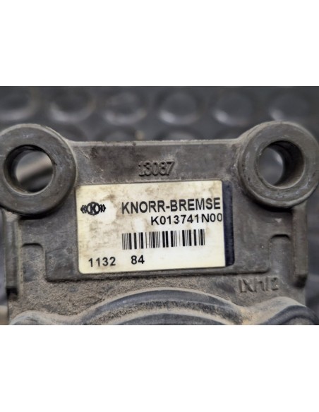 [101689] VALVULA NIVELADORA SUSPENSION TRASERA - VOLVO FH 12 ASTA 2001 E2 / E3