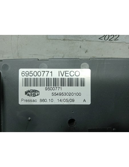 [113237] CAJA RELES / FUSIBLES - IVECO DAILY CONF. PAQUETERÍA (SOMMER) (01/2012 - ...)