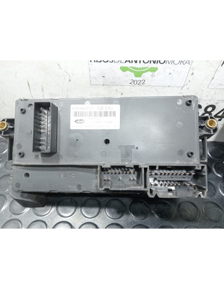 [113237] CAJA RELES / FUSIBLES - IVECO DAILY CONF. PAQUETERÍA (SOMMER) (01/2012 - ...)